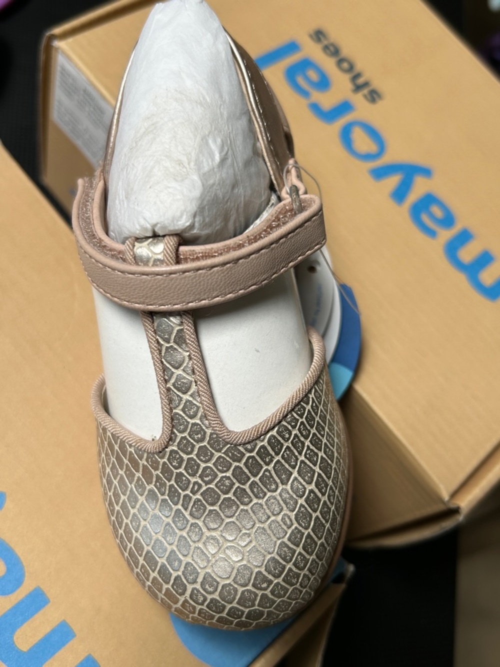 Mayoral Rose Gold Metallic T-Strap Mary Jane Shoes. ! Size 5. Euro 21. NWT